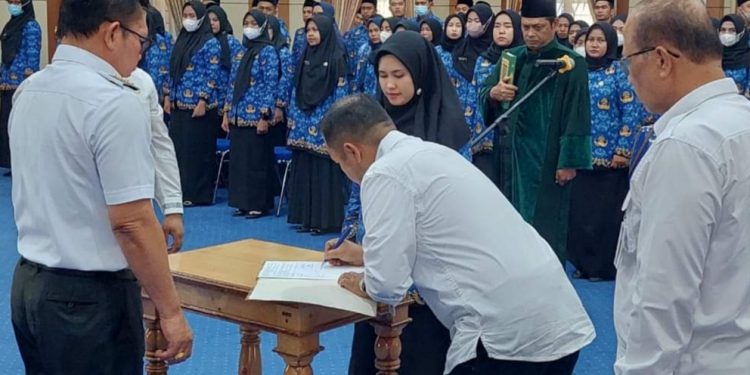 Wako Ahmadi Lantik 114 Pejabat Fungsional Lingkup Pemkot Sungai Penuh