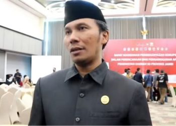 Truk Angkutan Batubara Sering Parkir Dipinggir Jalan, Edi Purwanto Minta Tegakkan Aturan