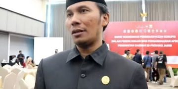 Truk Angkutan Batubara Sering Parkir Dipinggir Jalan, Edi Purwanto Minta Tegakkan Aturan