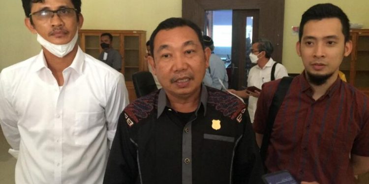 Anggota DPRD Tanjab Barat Soroti Pemberhentian Perangkat Desa Sungai Rambai