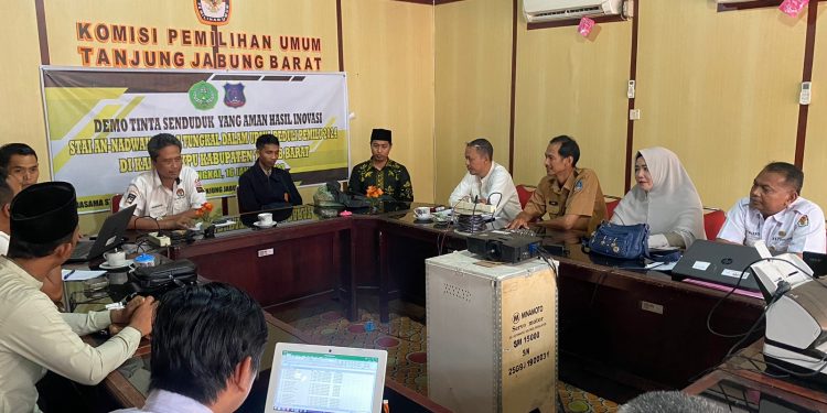 Peduli Pemilu 2024, STAI An – Nadwah Kuala Tungkal Ciptakan Inovasi Tinta Senduduk