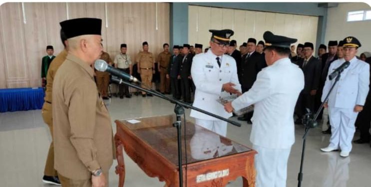 Lantik 39 Kades, Bupati Adirozal Ingatkan Jangan Menyalahgunakan Anggaran