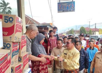 Wako Ahmadi Serahkan 80 Bantuan Untuk Korban Kebakaran di Sungai Liuk