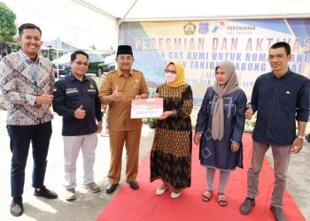 Bupati Tanjab Barat Resmikan dan Aktivasi Jaringan Gas Rumah Tangga