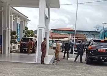 Diduga Terkait Kasus Korupsi, Kejari Sungai Penuh Periksa Bupati Adirozal