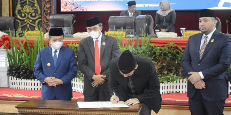 DPRD Provinsi Jambi Setujui Tiga Ranperda Jadi Perda