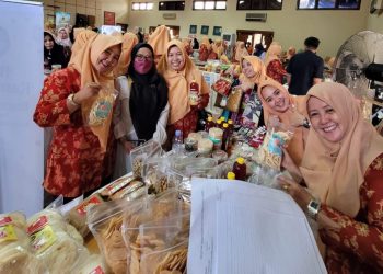 Hari Pertama Bazar DWP Provinsi Jambi, Stand Bazar DWP Tanjab Barat Langsung Diserbu Pengunjung