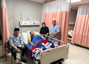 Gubernur Al Haris Jenguk Ari, Wartawan Korban Pembacokan