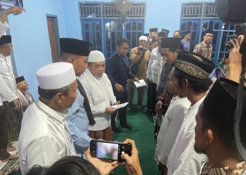 Safari Ramadan di Bahar Utara, Gubernur Al Haris Berikan Bantuan Masjid dan Sembako pada Warga