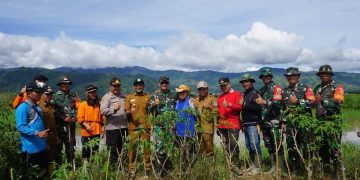 Camat, Didampingi Dandim dan Kapolsek Tinjau Lahan Arah Seratus di tanah Kampung