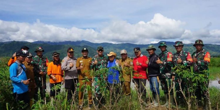 Camat, Didampingi Dandim dan Kapolsek Tinjau Lahan Arah Seratus di tanah Kampung