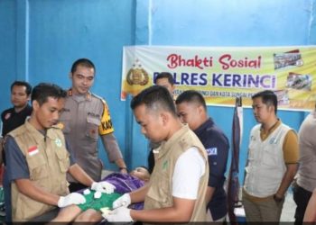 43 Anak – anak Gunung Kerinci Dibantu Sunatan Massal Gratis