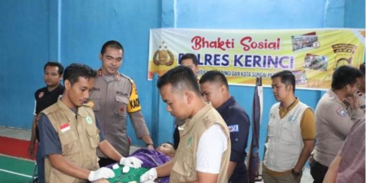 43 Anak – anak Gunung Kerinci Dibantu Sunatan Massal Gratis