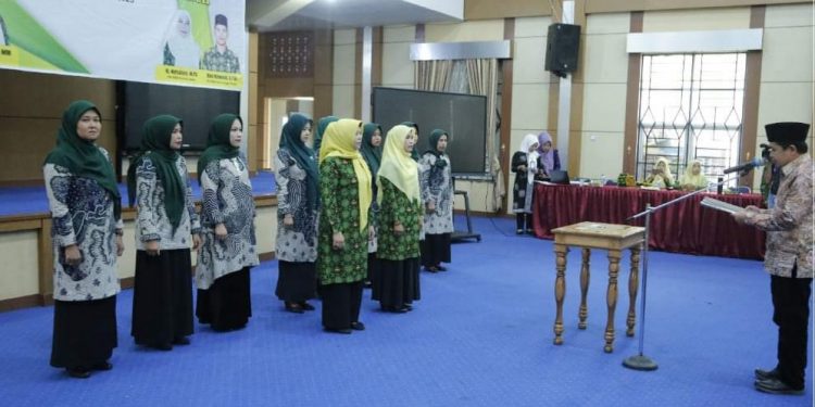 Ketua TP. PKK Ny. Herlina Ahmadi Dikukuhkan Jadi Ummi Raudhatul Athfal