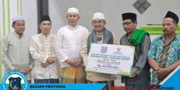 Bupati Tanjab Barat Lakukan Kunjungan Safari Ramadan ke Masjid Al-Ikhlas Desa Intan Jaya