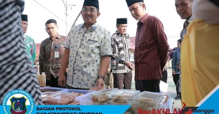 Anwar Sadat Tinjau Pasar Bedug Ramadhan di Alun-alun Kota Kuala Tungkal
