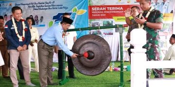 Bupati Tanjab Barat Hadiri Kegiatan Serah Terima PPM Tahun 2022 Sekaligus HUT Desa Muntialo ke XI