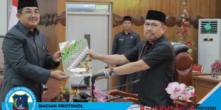 Bupati Hadiri Rapat Paripurna Pertama DPRD Dalam Rangka Penyampaian Nota Pengantar LKPJ Bupati Tanjung Jabung Barat Tahun 2022