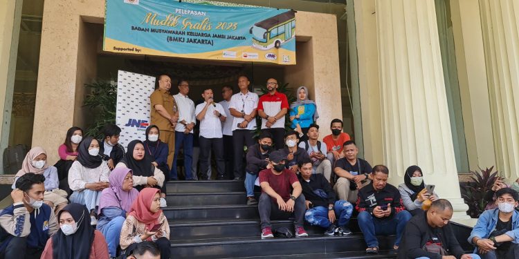 Lepas Peserta Program Mudik Gratis ke Jambi, Ketua BMKJ Jakarta: Semoga Selamat Sampai Tujuan