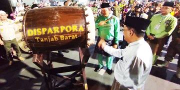 Bupati Tanjab Barat Buka Secara Resmi Pelepasan Festival Pawai Takbiran Idul Fitri 1444 H