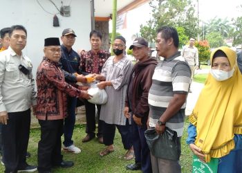 Jelang Lebaran 2023, Gubernur Jambi Al Haris Bagikan 600 Paket Sembako