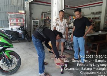 Belasan Botol Miras Diamankan Dari Sebuah Warung di Batang Merangin