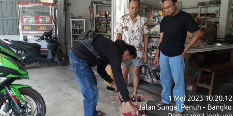Belasan Botol Miras Diamankan Dari Sebuah Warung di Batang Merangin