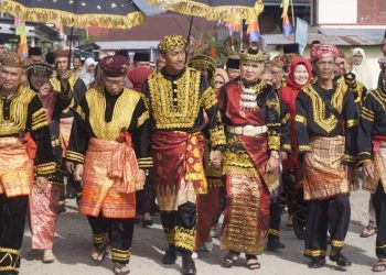 Dandim 0417/Kerinci Terima Gelar Adat Dari Lembaga Adat 4 Desa Penawar
