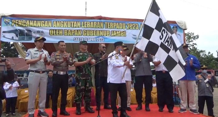 Gubernur Jambi Lepas Ratusan Warga buat Mudik Gratis ke Pulau Jawa