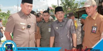 Bupati Tanjab Barat Tinjau Lokasi Bencana Alam Tanah Longsor di Kelurahan Senyerang