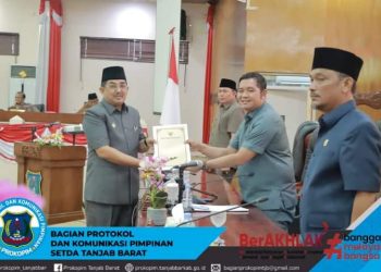 Bupati Hadiri Rapat Paripurna DPRD Penyampaian Nota Pengantar Raperda tentang Pertanggungjawaban Pelaksanaan APBD Kabupaten Tanjab Barat TA 2022