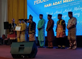 LAM Provinsi Jambi Berikan Penghargaan ke 7 Bupati/Walikota di Acara Puncak Pekan Adat Melayu Jambi