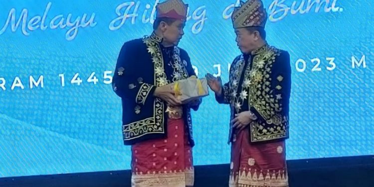 Al Haris Akan Jadikan Buku Adat Melayu Jambi Pelajaran Mulok di Sekolah