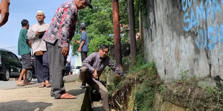Kondisi Drainase di Jelutung Hampir Amblas, Edi Purwanto Turun Langsung ke Lokasi: Akan Segera Diperbaiki