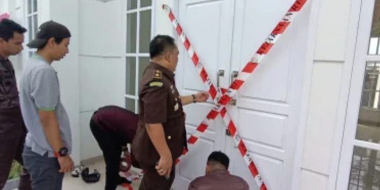 Rumah Mewah Senilai 2,5 M Milik Tersangka Eks Kepala BRI Kayu Aro, Disita Kejari Sungai Penuh