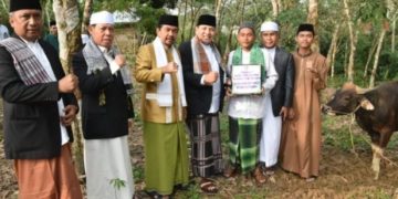 PJ Bupati Sarolangun Serahkan 7 Hewan Qurban