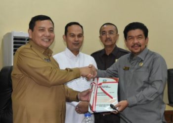 DPRD Sarolangun Gelar Rapat Paripurna dengan Agenda Penyampaian Pandangan Umum Fraksi – Fraksi