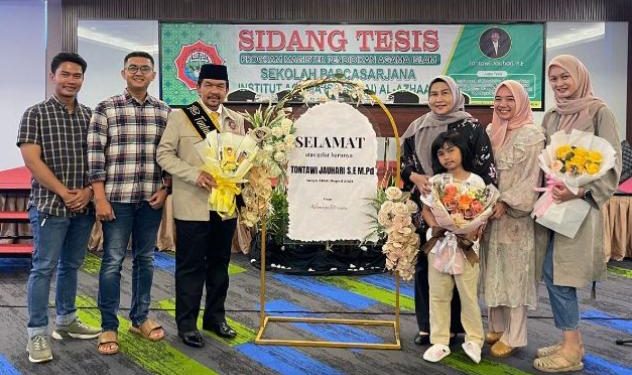 Dengan Nilai Sempurna, Ketua DPRD Sarolangun Sukses Raih Gelar Magister Pendidikan Agama Islam
