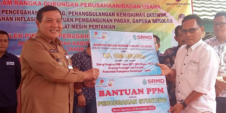 SKK Migas – KKKS Seleraya Merangin Dua Salurkan Bantuan Penanganan Stunting dan Pembangunan Pagar Sekolah SDN 110 Desa Lubuk Napal