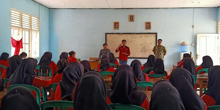 PPK Kecamatan Tengah Ilir Lakukan Sosialisasi Pendidikan Pemilih Pemula di SMAN 13 Tebo