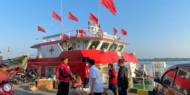Kapal RS Terapung Laksamana Malahayati Besutan PDIP Berlabuh di Kuala Tungkal