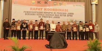 Bersama Kepala Daerah dan Ketua DPRD se-Provinsi Jambi, Bupati UAS Ikuti Rakor Pemberantasan Korupsi
