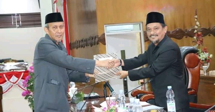 Sekda Tanjab Barat Hadiri Rapat Paripurna Penyampaian Nota Raperda APBD Tahun 2024