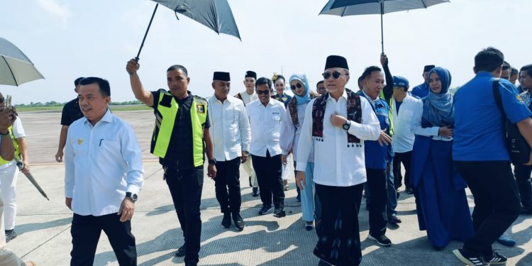 Tiba di Jambi, Mendag Zulkifli Hasan Langsung Disambut Gubernur Al Haris