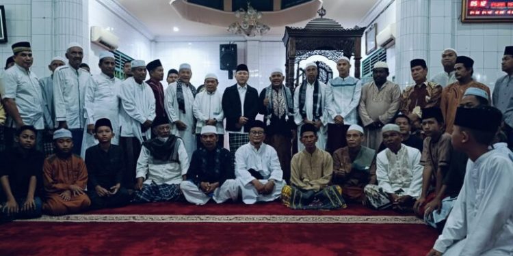 Sholat Subuh Berjamaah di Kota Jambi, Mendag Zulhas Ajak Masyarakat Jaga Persatuan