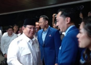 Hadir di Rapimnas Demokrat, Prabowo Disambut AHY dan Ibas