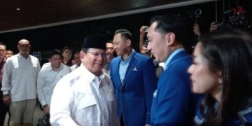 Hadir di Rapimnas Demokrat, Prabowo Disambut AHY dan Ibas