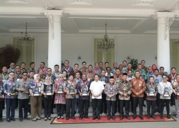 Gubernur Al Haris Terima Penghargaan Paritrana Award dari Wapres RI