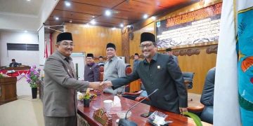 Bupati UAS Hadiri Rapat Paripurna ke Empat DPRD Tanjab Barat