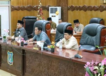 Bupati UAS Hadiri Rapat Paripurna Kedua DPRD Tanjab Barat